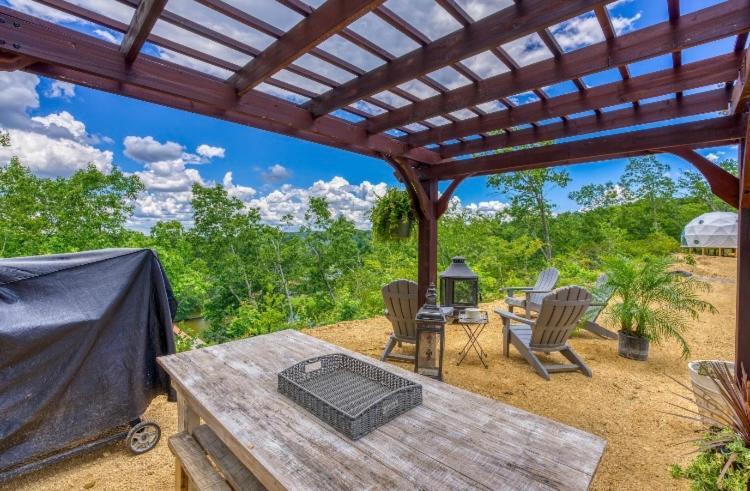 The Aries-A Stargazing, Luxury Glamping Tent Rogersville 外观 照片