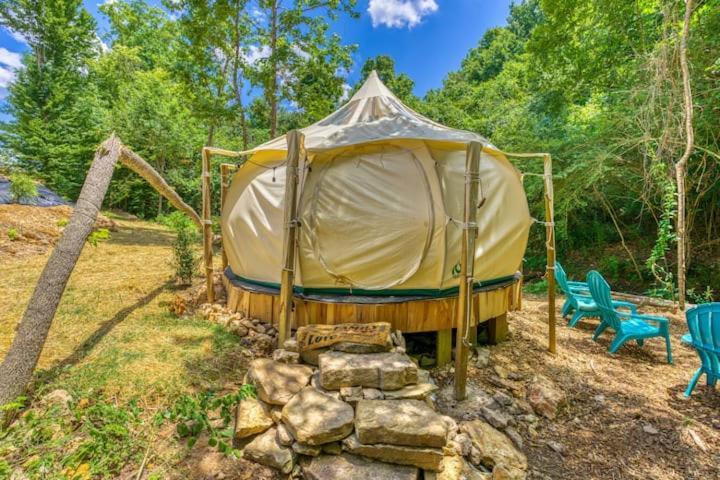 The Aries-A Stargazing, Luxury Glamping Tent Rogersville 外观 照片