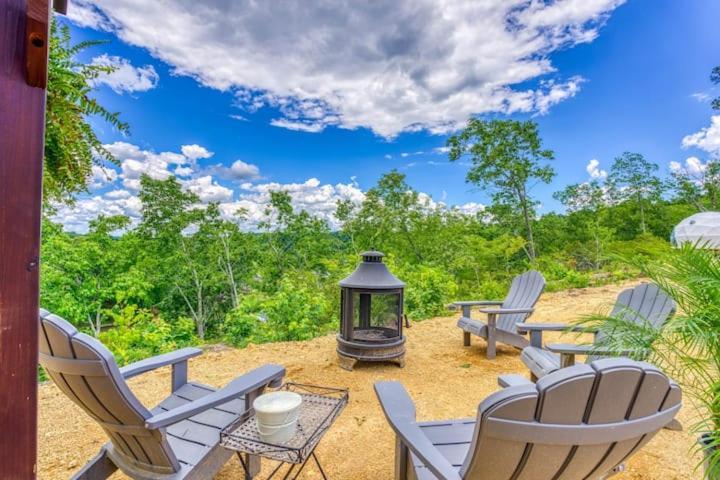 The Aries-A Stargazing, Luxury Glamping Tent Rogersville 外观 照片
