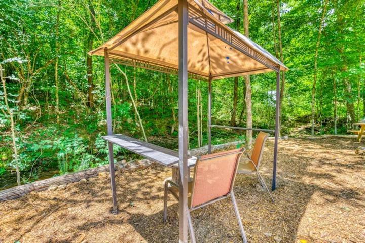 The Aries-A Stargazing, Luxury Glamping Tent Rogersville 外观 照片