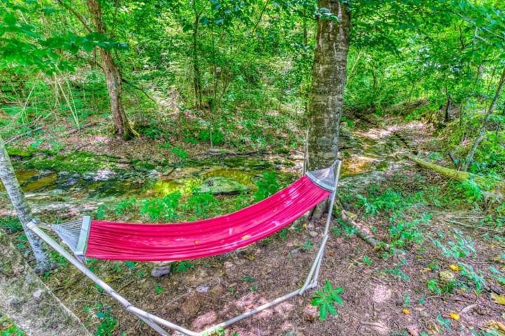 The Aries-A Stargazing, Luxury Glamping Tent Rogersville 外观 照片