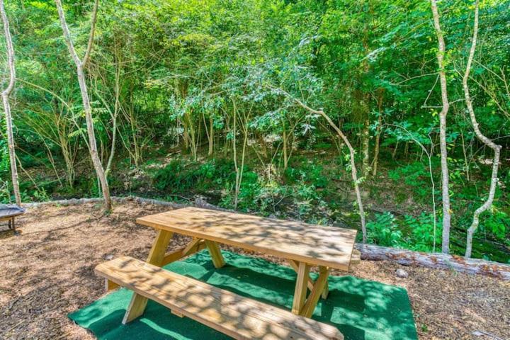 The Aries-A Stargazing, Luxury Glamping Tent Rogersville 外观 照片