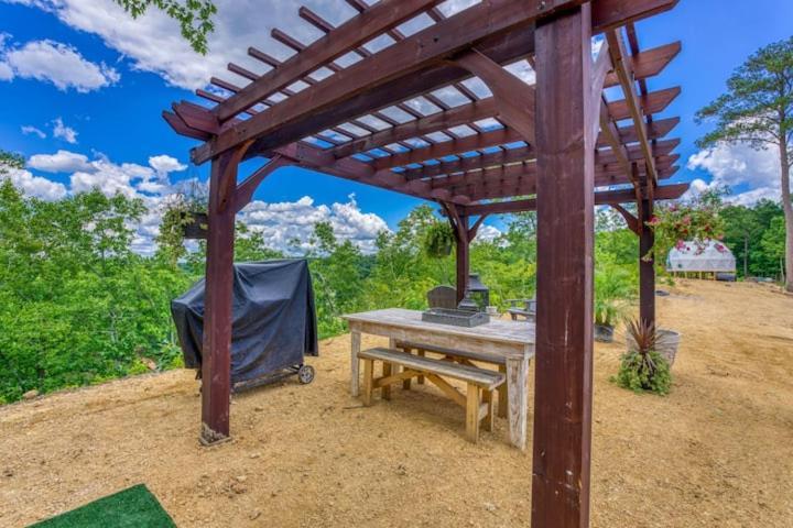 The Aries-A Stargazing, Luxury Glamping Tent Rogersville 外观 照片